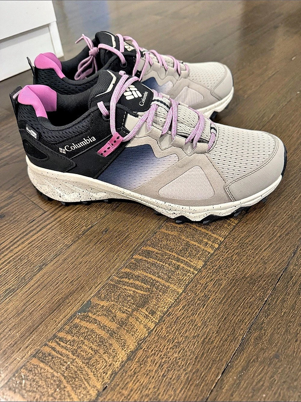 Columbia NEw Vitesse Vent Trail Athletic Shoes US 9 D Gray & Pink women’s